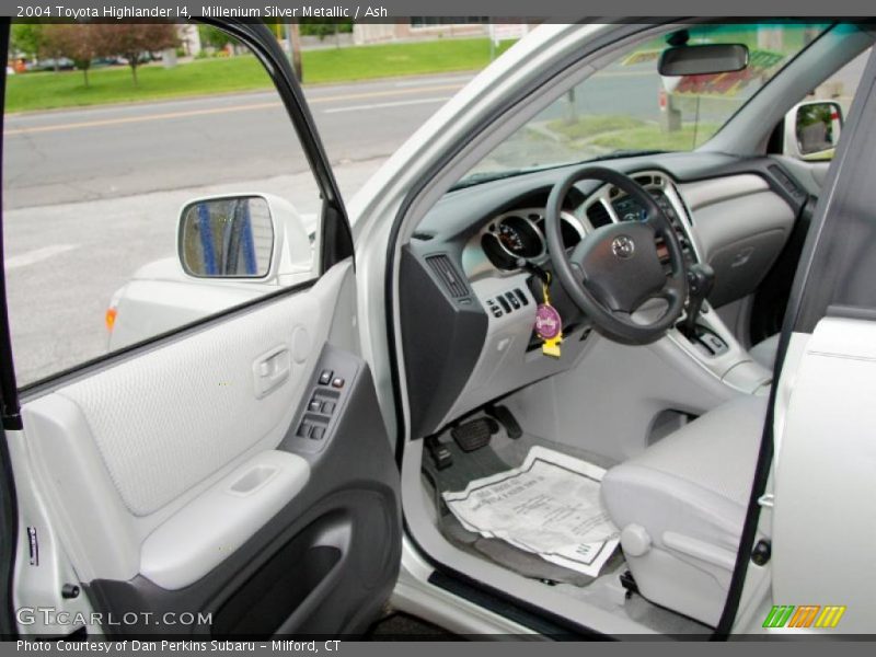Millenium Silver Metallic / Ash 2004 Toyota Highlander I4