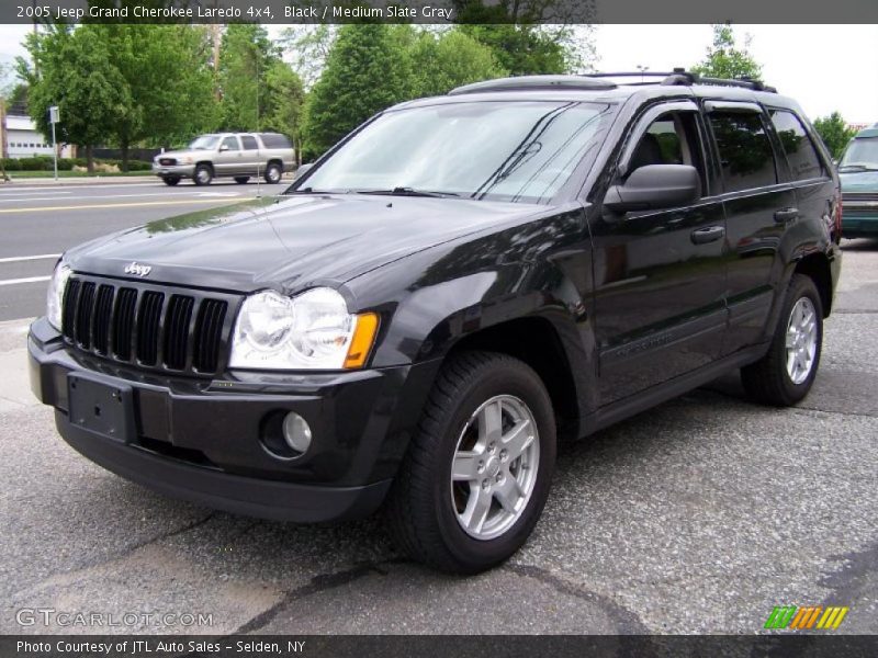 Black / Medium Slate Gray 2005 Jeep Grand Cherokee Laredo 4x4
