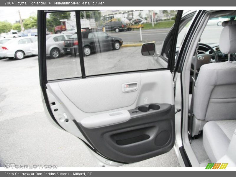 Millenium Silver Metallic / Ash 2004 Toyota Highlander I4