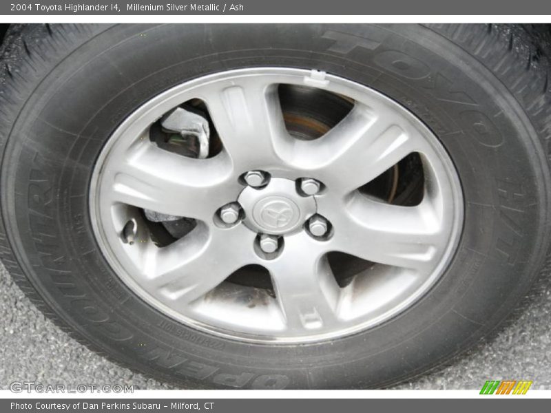 Millenium Silver Metallic / Ash 2004 Toyota Highlander I4