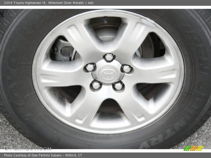 Millenium Silver Metallic / Ash 2004 Toyota Highlander I4