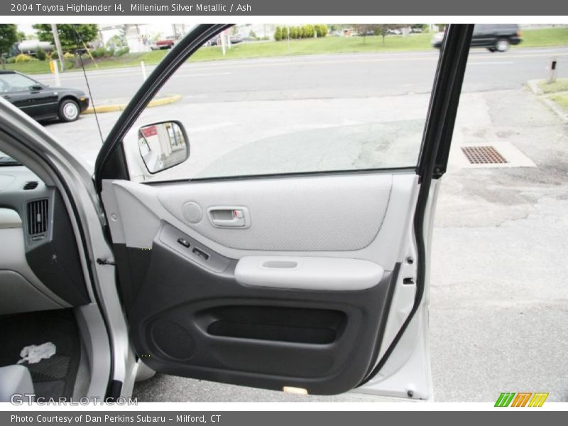 Millenium Silver Metallic / Ash 2004 Toyota Highlander I4