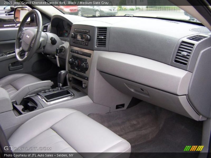 Black / Medium Slate Gray 2005 Jeep Grand Cherokee Laredo 4x4