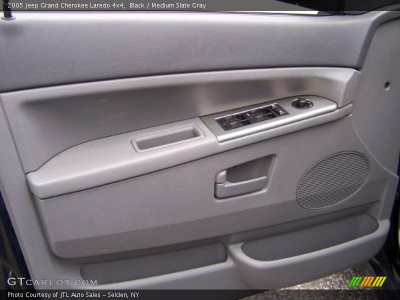 Black / Medium Slate Gray 2005 Jeep Grand Cherokee Laredo 4x4