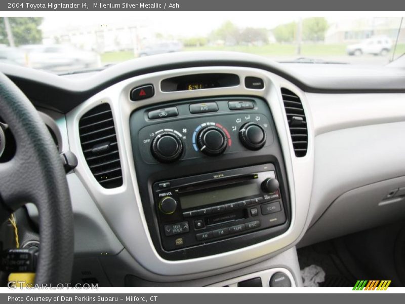 Millenium Silver Metallic / Ash 2004 Toyota Highlander I4