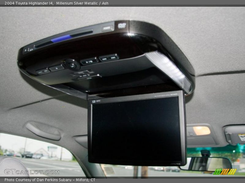 Millenium Silver Metallic / Ash 2004 Toyota Highlander I4