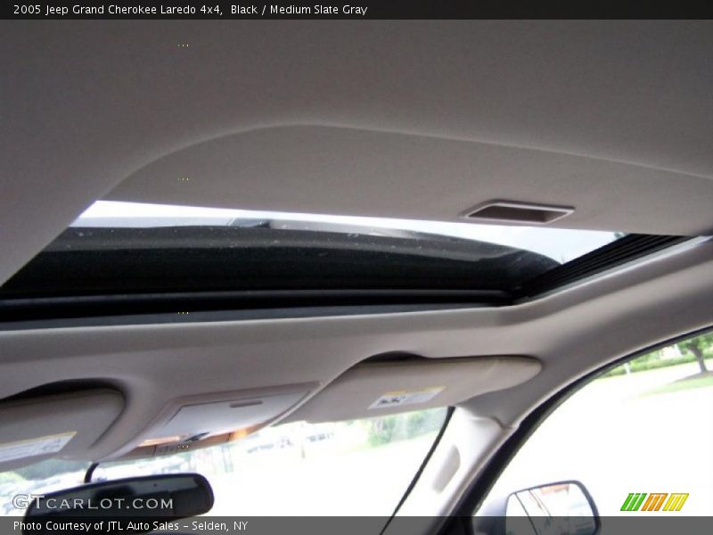 Black / Medium Slate Gray 2005 Jeep Grand Cherokee Laredo 4x4
