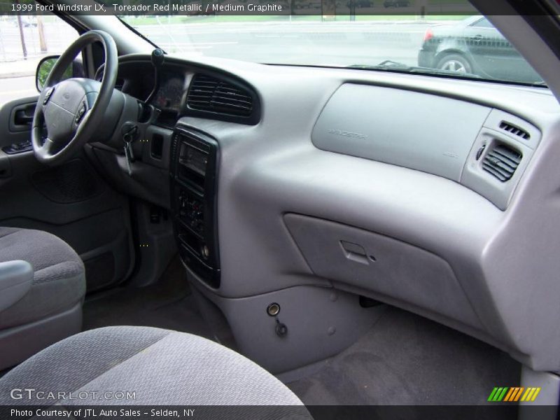 Toreador Red Metallic / Medium Graphite 1999 Ford Windstar LX