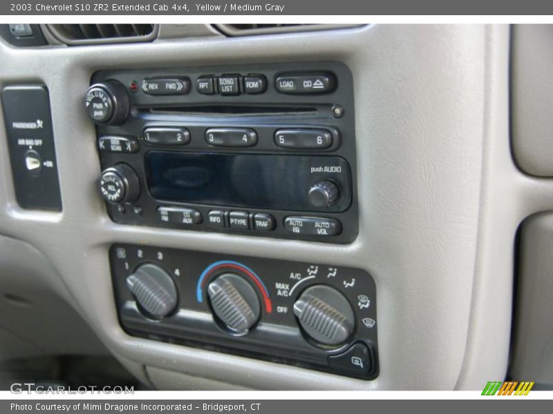 Controls of 2003 S10 ZR2 Extended Cab 4x4
