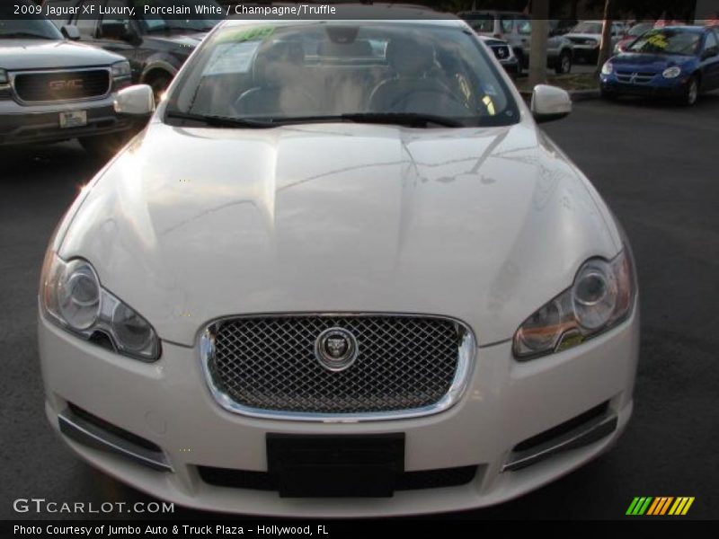 Porcelain White / Champagne/Truffle 2009 Jaguar XF Luxury