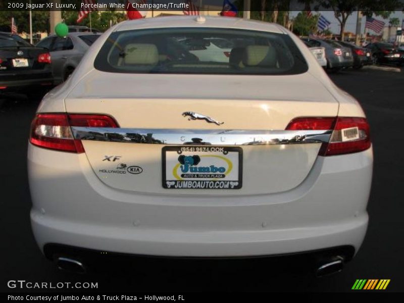 Porcelain White / Champagne/Truffle 2009 Jaguar XF Luxury