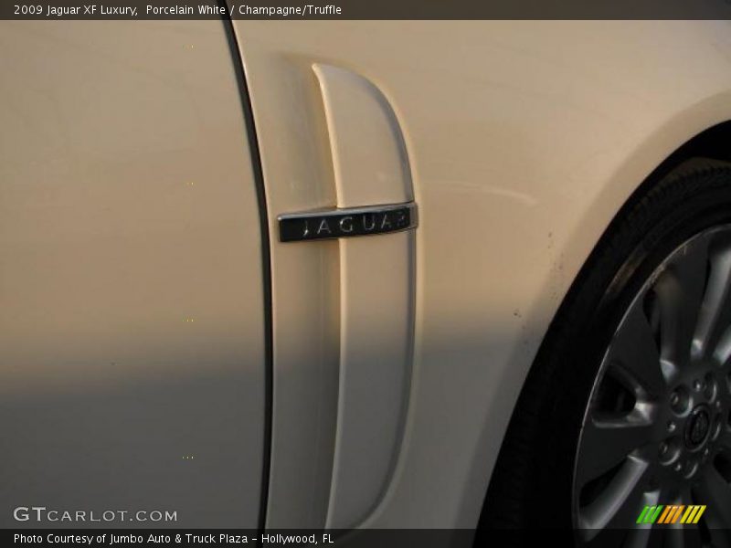 Porcelain White / Champagne/Truffle 2009 Jaguar XF Luxury