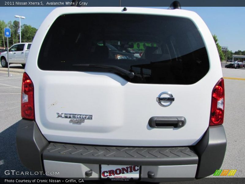 Avalanche White / Gray 2011 Nissan Xterra S