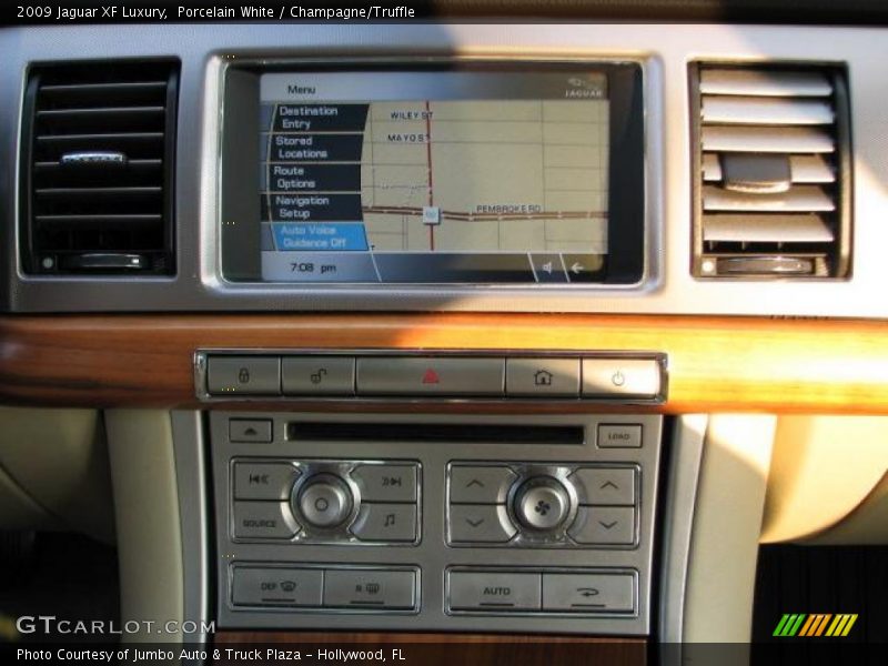 Porcelain White / Champagne/Truffle 2009 Jaguar XF Luxury