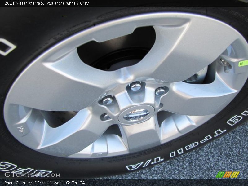 Avalanche White / Gray 2011 Nissan Xterra S