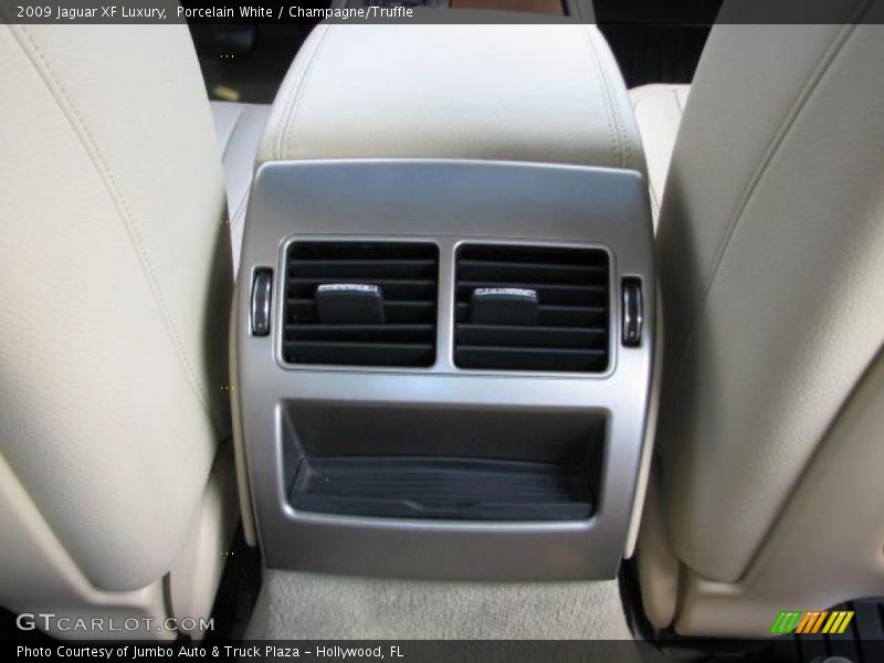 Porcelain White / Champagne/Truffle 2009 Jaguar XF Luxury