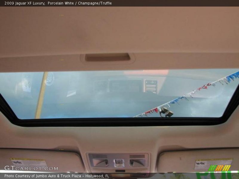 Sunroof of 2009 XF Luxury
