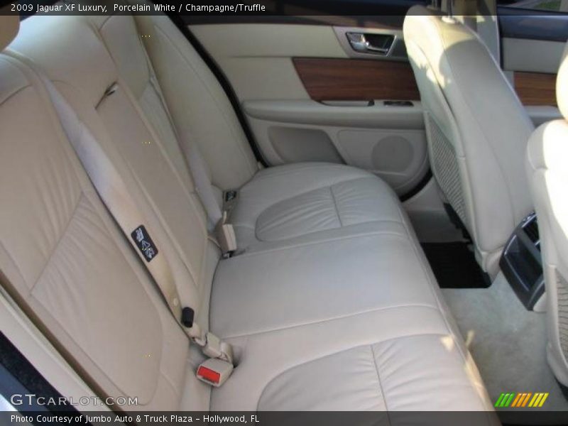  2009 XF Luxury Champagne/Truffle Interior