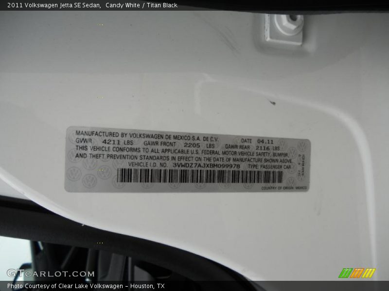 Candy White / Titan Black 2011 Volkswagen Jetta SE Sedan
