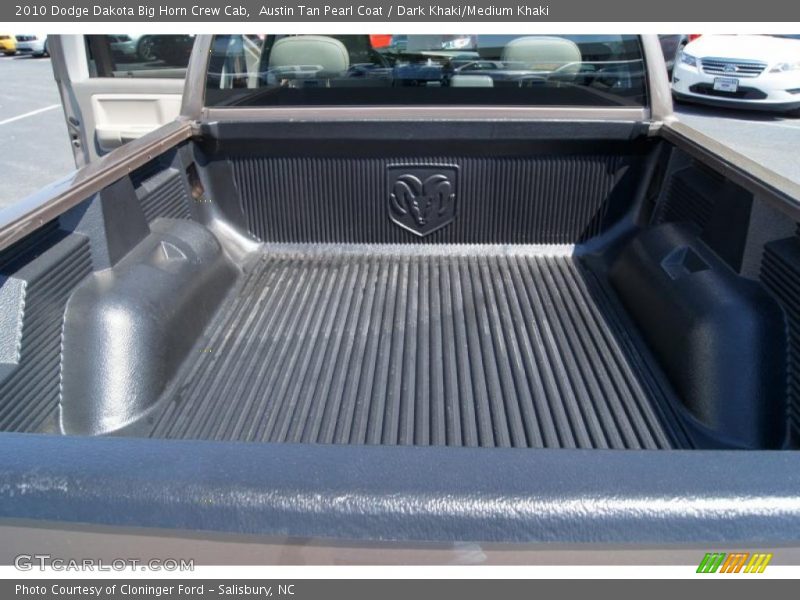 Austin Tan Pearl Coat / Dark Khaki/Medium Khaki 2010 Dodge Dakota Big Horn Crew Cab
