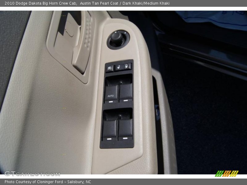 Austin Tan Pearl Coat / Dark Khaki/Medium Khaki 2010 Dodge Dakota Big Horn Crew Cab