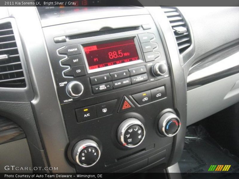 Bright Silver / Gray 2011 Kia Sorento LX