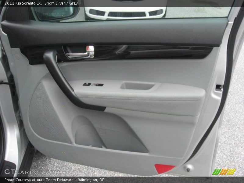 Bright Silver / Gray 2011 Kia Sorento LX
