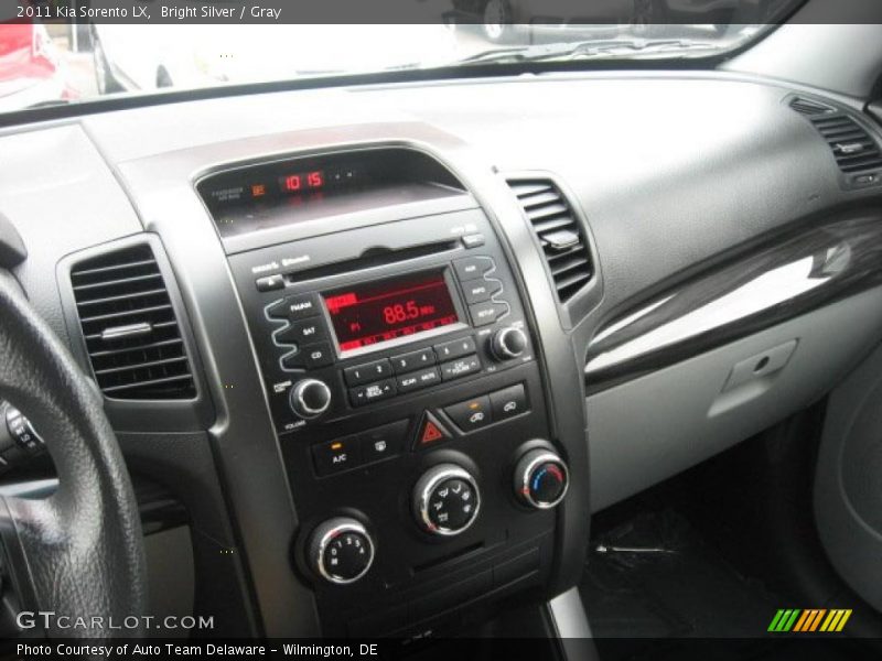 Bright Silver / Gray 2011 Kia Sorento LX