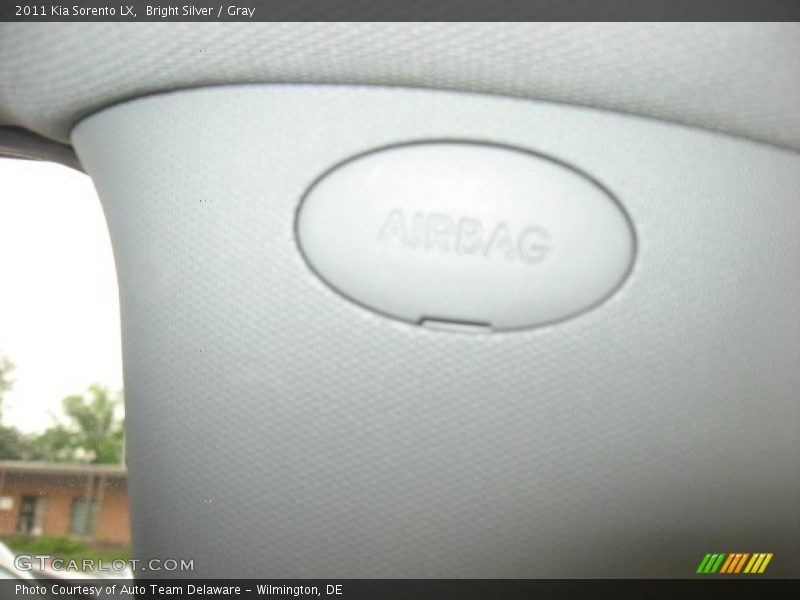 Bright Silver / Gray 2011 Kia Sorento LX