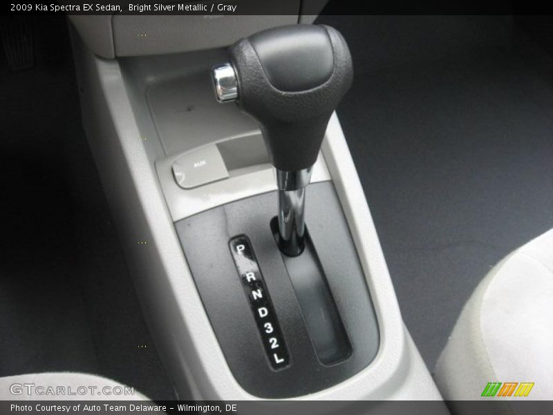 Bright Silver Metallic / Gray 2009 Kia Spectra EX Sedan