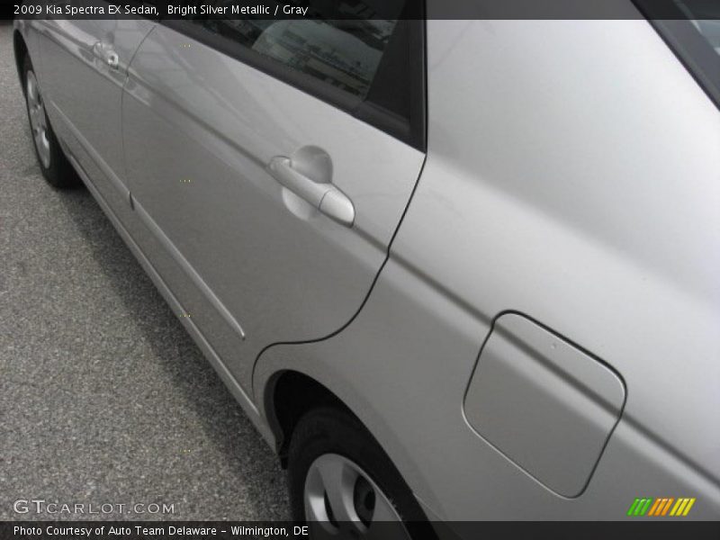 Bright Silver Metallic / Gray 2009 Kia Spectra EX Sedan