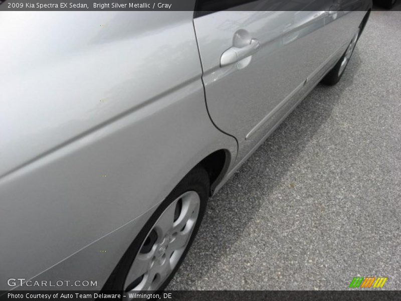 Bright Silver Metallic / Gray 2009 Kia Spectra EX Sedan