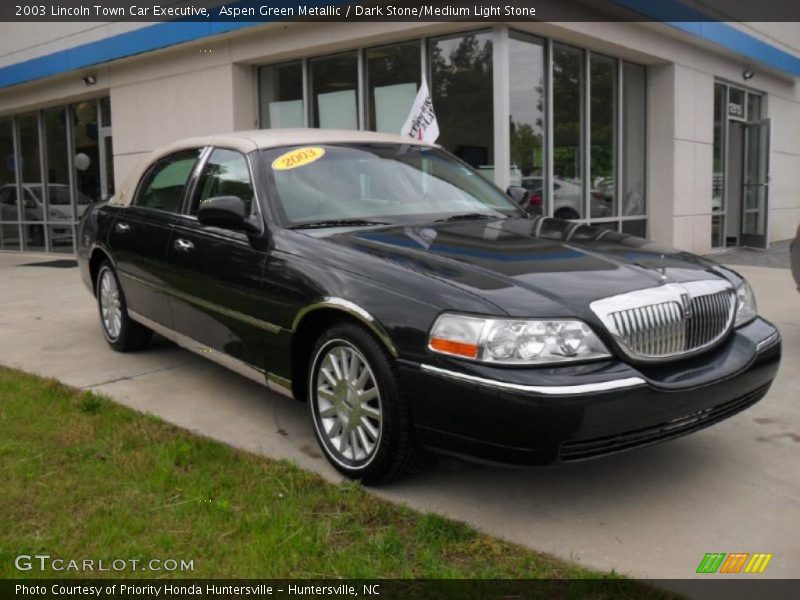Aspen Green Metallic / Dark Stone/Medium Light Stone 2003 Lincoln Town Car Executive