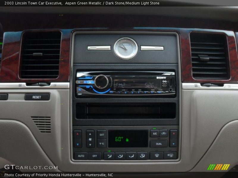 Aspen Green Metallic / Dark Stone/Medium Light Stone 2003 Lincoln Town Car Executive