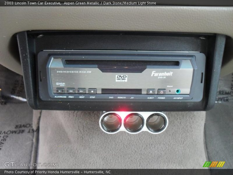 Aspen Green Metallic / Dark Stone/Medium Light Stone 2003 Lincoln Town Car Executive
