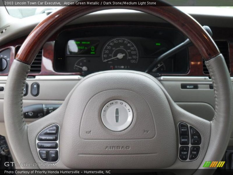 Aspen Green Metallic / Dark Stone/Medium Light Stone 2003 Lincoln Town Car Executive