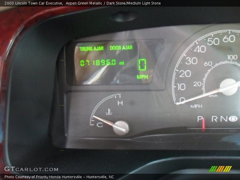 Aspen Green Metallic / Dark Stone/Medium Light Stone 2003 Lincoln Town Car Executive