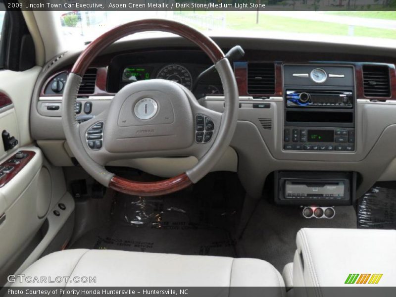 Aspen Green Metallic / Dark Stone/Medium Light Stone 2003 Lincoln Town Car Executive