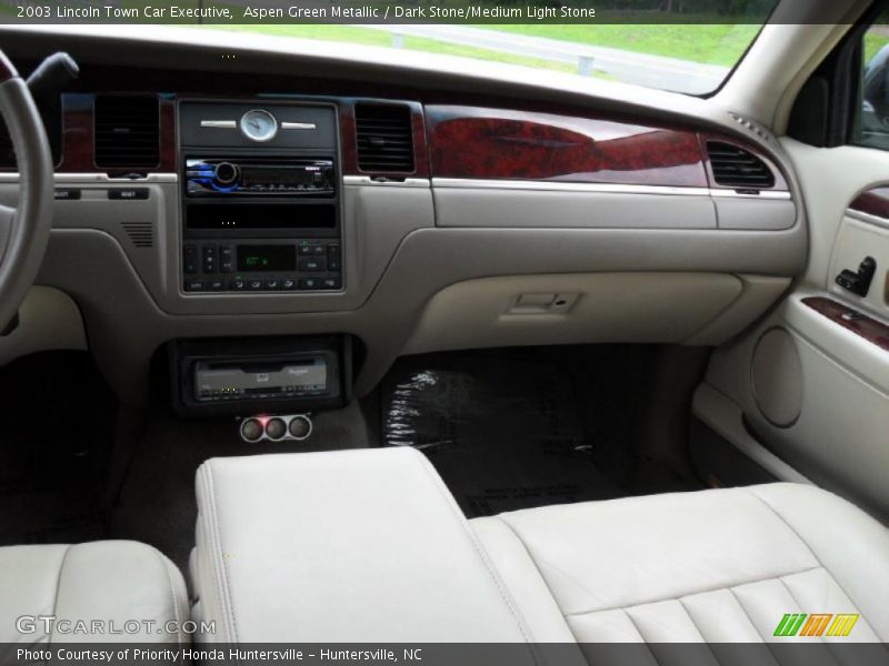 Aspen Green Metallic / Dark Stone/Medium Light Stone 2003 Lincoln Town Car Executive
