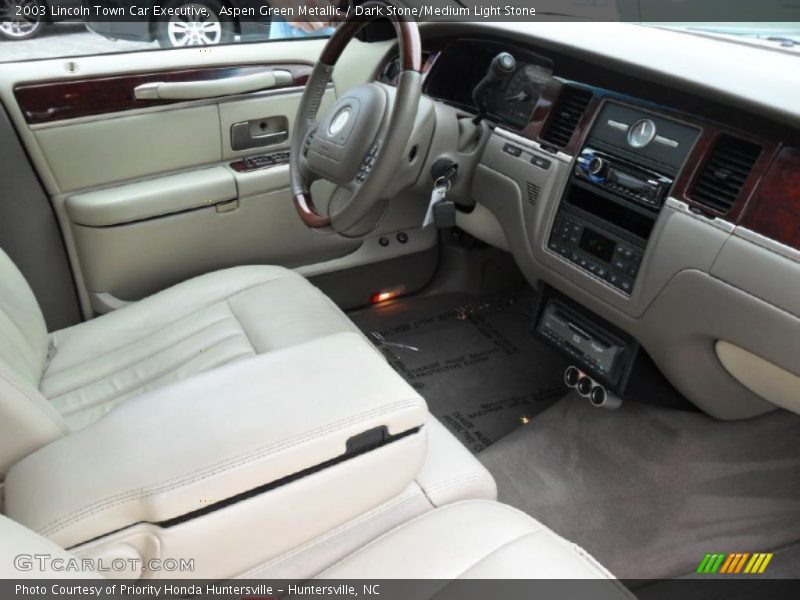 Aspen Green Metallic / Dark Stone/Medium Light Stone 2003 Lincoln Town Car Executive