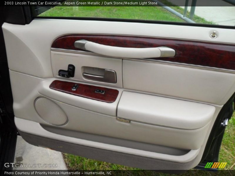 Aspen Green Metallic / Dark Stone/Medium Light Stone 2003 Lincoln Town Car Executive