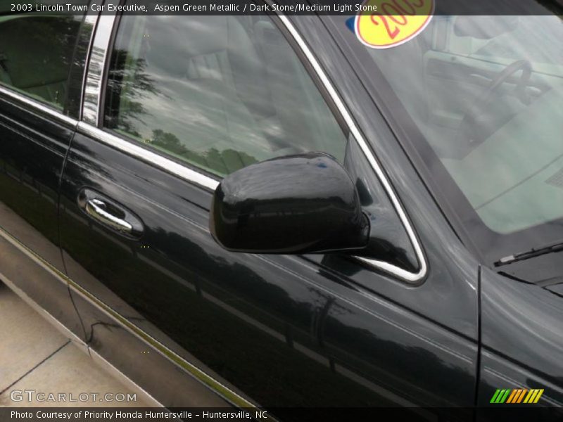 Aspen Green Metallic / Dark Stone/Medium Light Stone 2003 Lincoln Town Car Executive