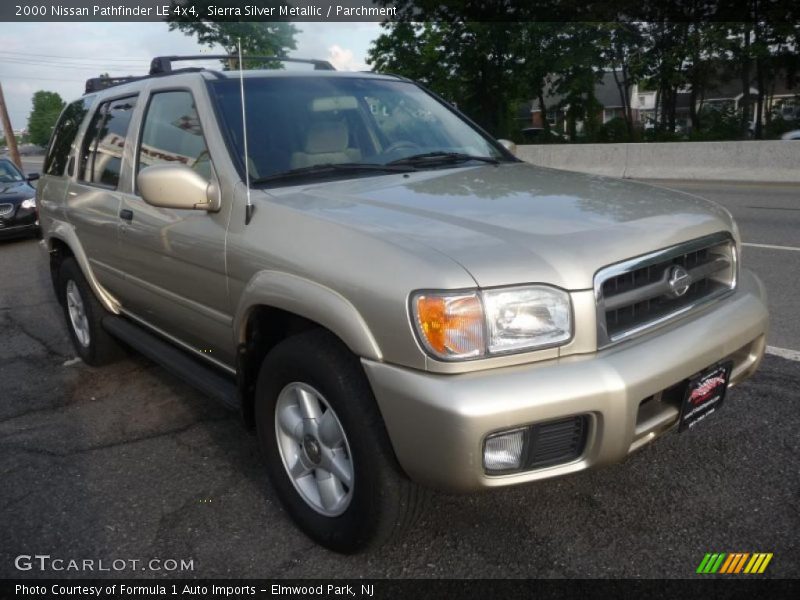 Sierra Silver Metallic / Parchment 2000 Nissan Pathfinder LE 4x4