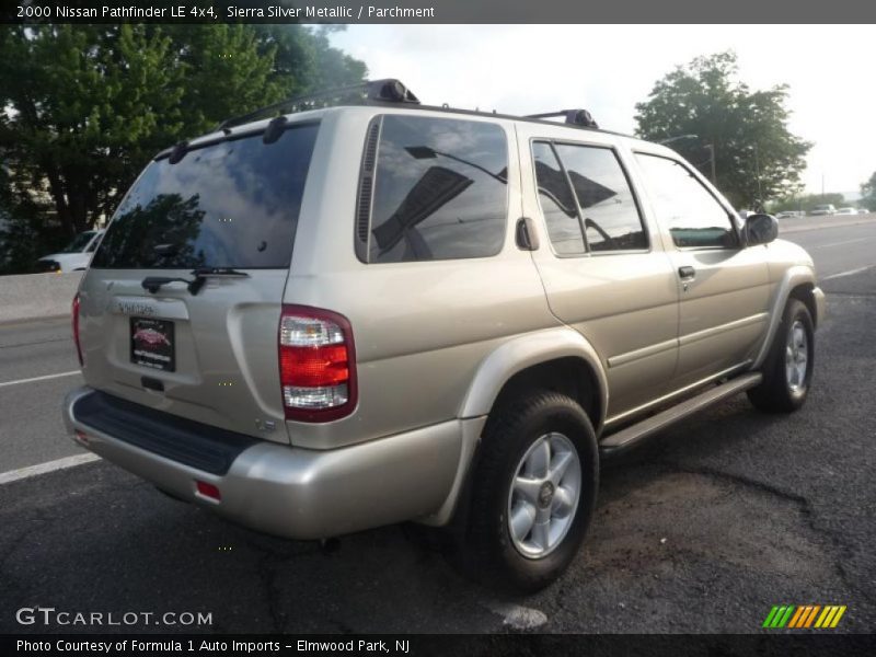 Sierra Silver Metallic / Parchment 2000 Nissan Pathfinder LE 4x4