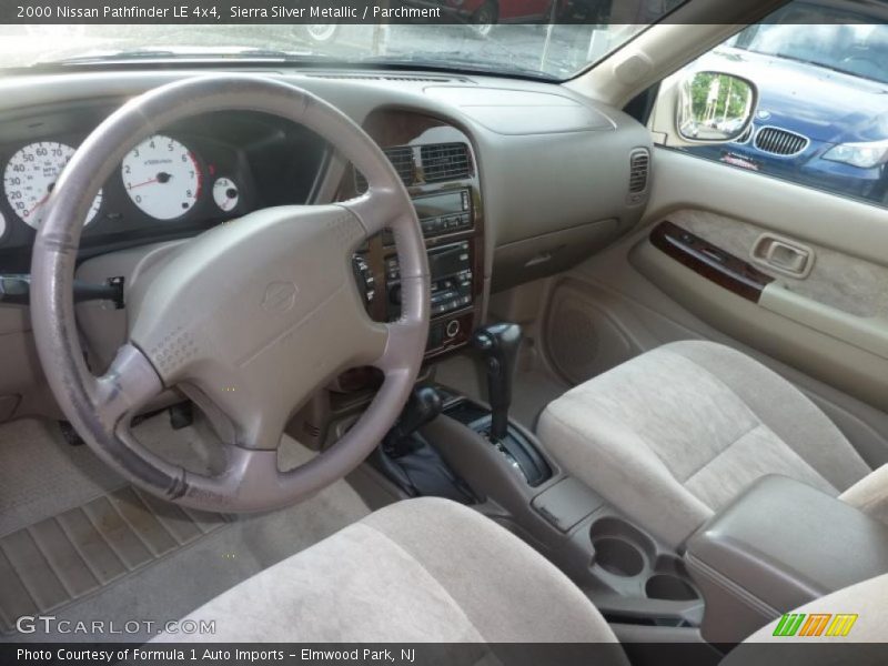 Sierra Silver Metallic / Parchment 2000 Nissan Pathfinder LE 4x4