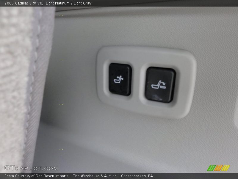 Light Platinum / Light Gray 2005 Cadillac SRX V8