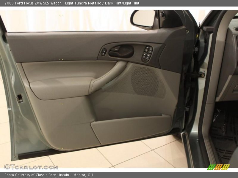 Light Tundra Metallic / Dark Flint/Light Flint 2005 Ford Focus ZXW SES Wagon