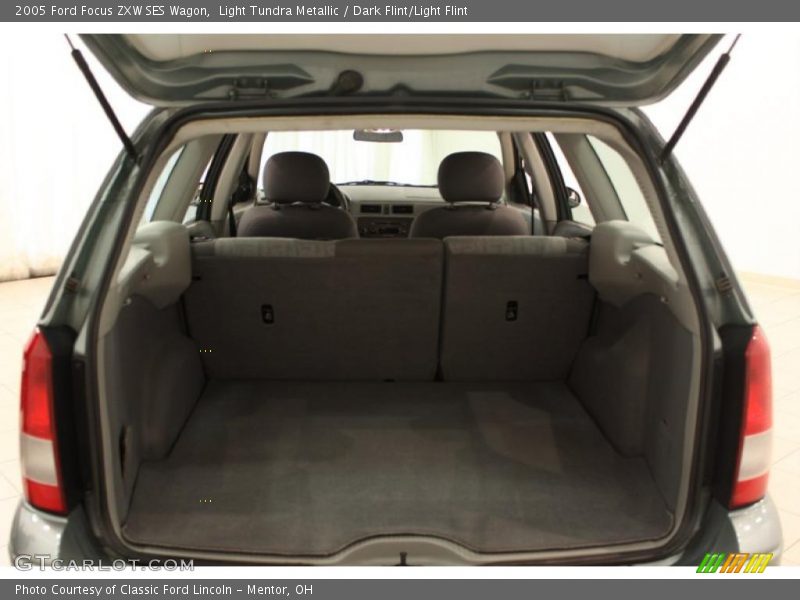 Light Tundra Metallic / Dark Flint/Light Flint 2005 Ford Focus ZXW SES Wagon