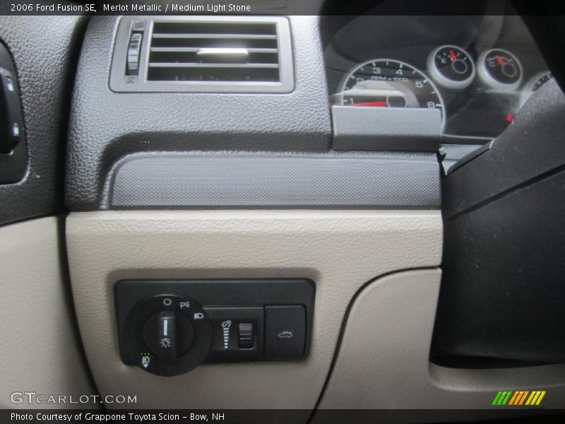Merlot Metallic / Medium Light Stone 2006 Ford Fusion SE