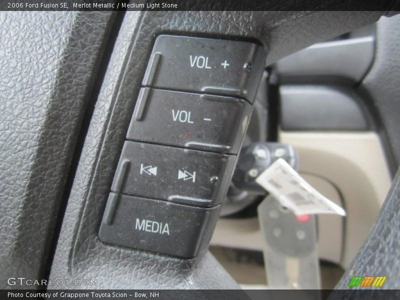 Merlot Metallic / Medium Light Stone 2006 Ford Fusion SE